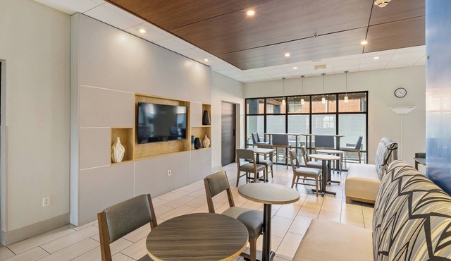 Holiday Inn Express and Suites White Hall by IHG