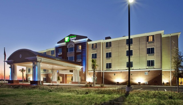 Holiday Inn Express and Suites Moultrie by IHG