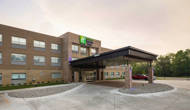 Holiday Inn Express and Suites Portage by IHG