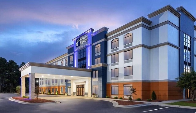 Holiday Inn Express And Suites Raleigh West Lenovo Center by IHG