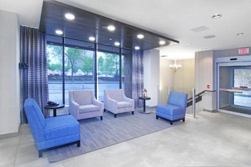 Holiday Inn Express and Suites Calgary by IHG