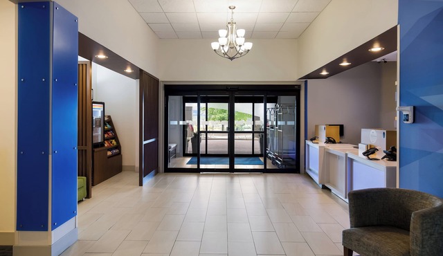 Holiday Inn Express and Suites Newton by IHG