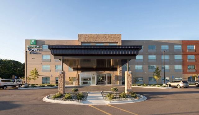 Holiday Inn Express and Suites Kalamazoo West by IHG