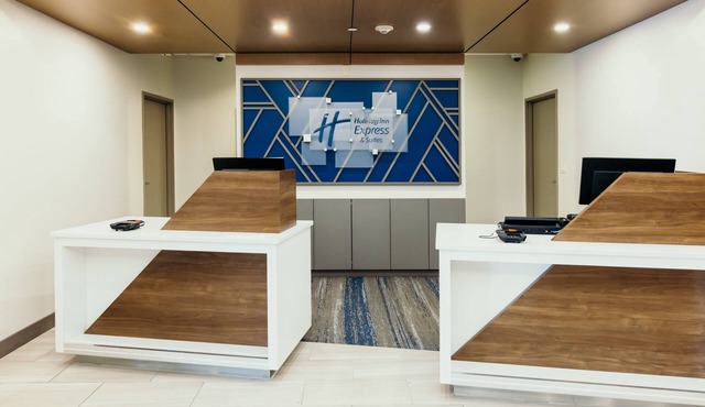 Holiday Inn Express and Suites Urbandale by IHG