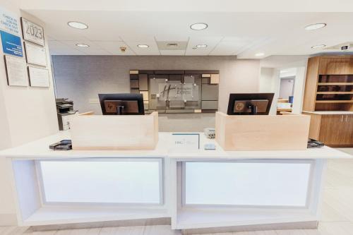 Holiday Inn Express Atlanta - Northeast I-85 - Clairmont Road by IHG