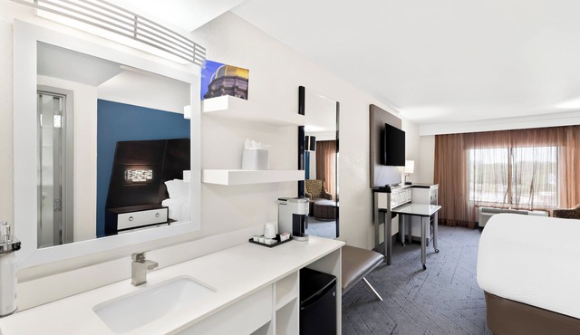 Holiday Inn Express Atlanta Galleria - Ballpark Area by IHG