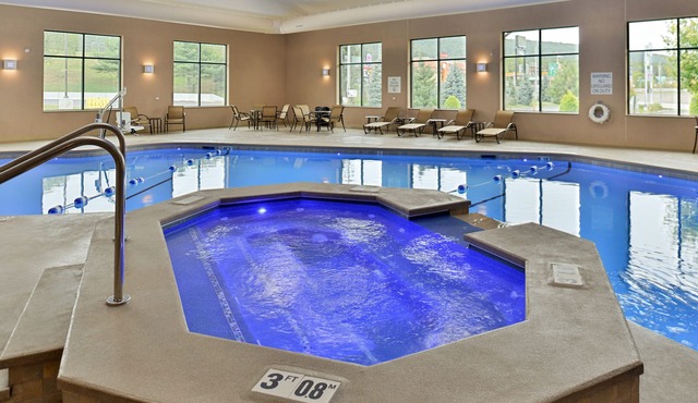 Holiday Inn Express Breezewood by IHG