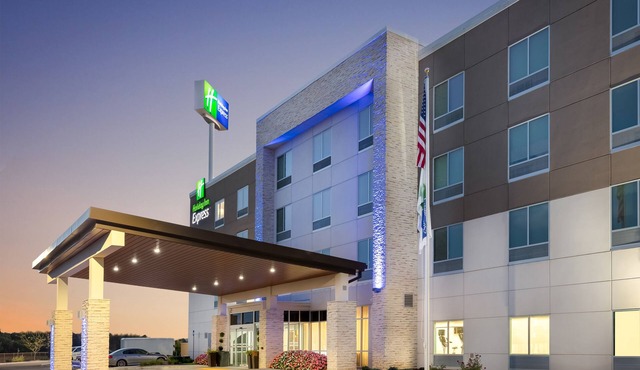Holiday Inn Express Calhoun South by IHG