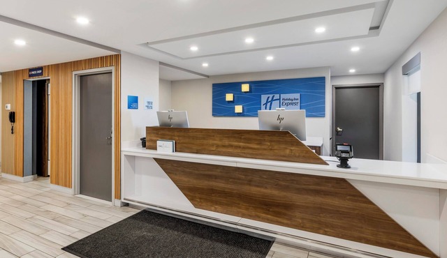 Holiday Inn Express Chicago-Downers Grove by IHG