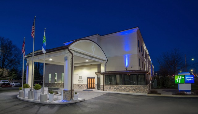 Holiday Inn Express Cleveland Airport - Brookpark by IHG