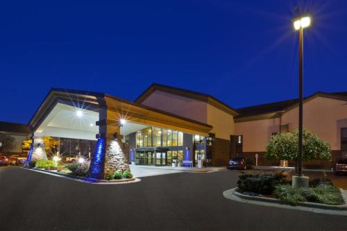 Holiday Inn Express Detroit-Warren/General Motors Technology Center by IHG