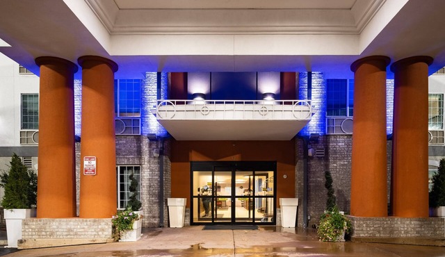 Holiday Inn Express Evanston by IHG