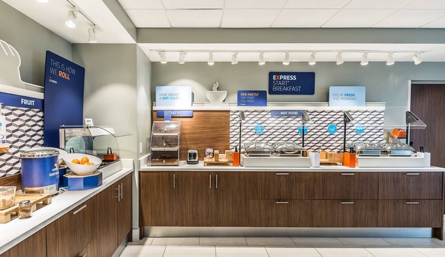 Holiday Inn Express Flint-Campus Area by IHG