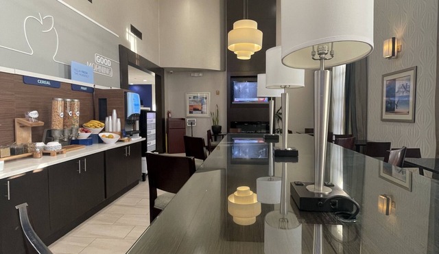Holiday Inn Express Hotel & Suites Hermosa Beach by IHG