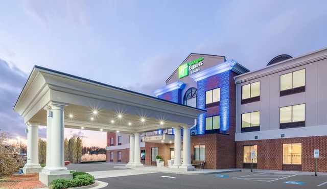 Holiday Inn Express Hotel & Suites Tappahannock by IHG