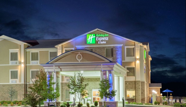 Holiday Inn Express Hotel & Suites Clarksville by IHG