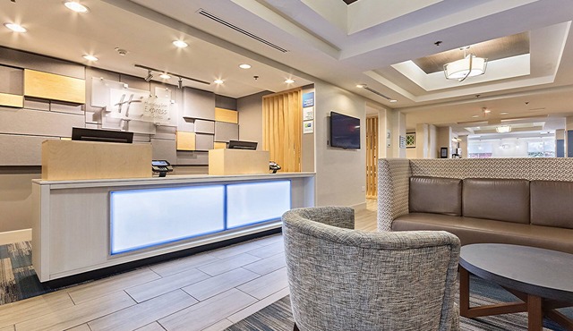 Holiday Inn Express Hotel & Suites, a Lake Zurich-Barrington by IHG