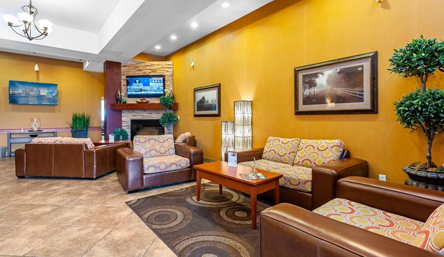 Holiday Inn Express Hotel & Suites CLARINGTON - BOWMANVILLE by IHG