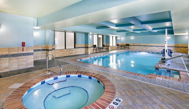 Holiday Inn Express Hotel & Suites Birmingham - Inverness by IHG