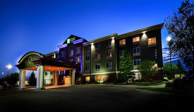 Holiday Inn Express Hotel & Suites Grand Forks by IHG