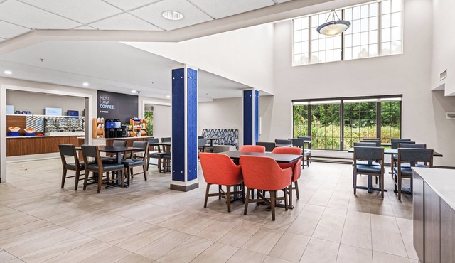 Holiday Inn Express Hotel & Suites Carneys Point by IHG