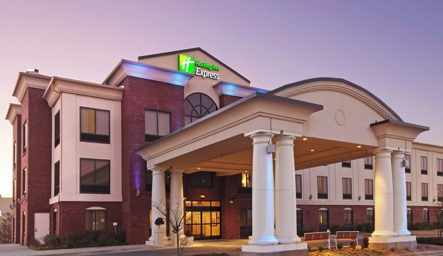 Holiday Inn Express Hotel & Suites Pine Bluff/Pines Mall by IHG