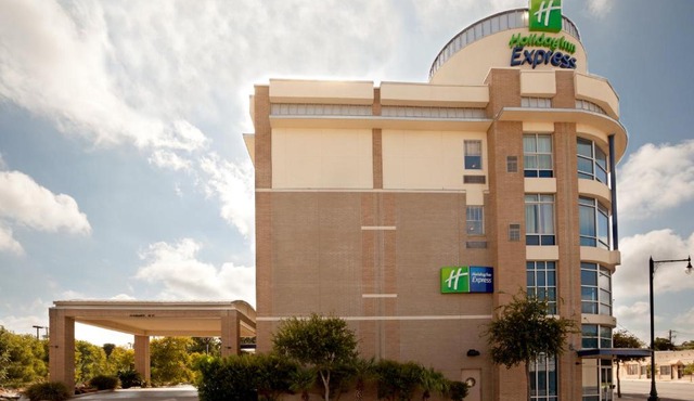 Holiday Inn Express Hotel & Suites San Antonio - Rivercenter Area by IHG