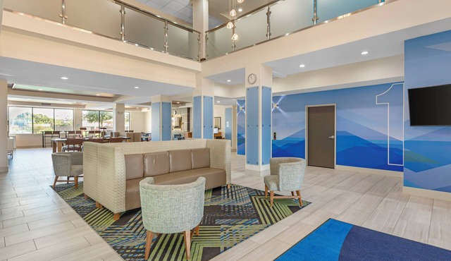 Holiday Inn Express Hotel & Suites Fairfield - North by IHG