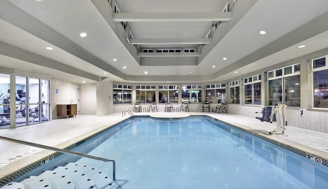 Holiday Inn Express Hotel & Suites Kansas City - Grandview by IHG