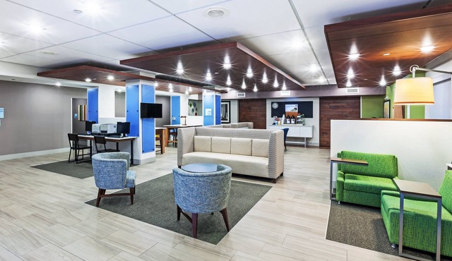 Holiday Inn Express Hotel & Suites Dallas Lewisville by IHG