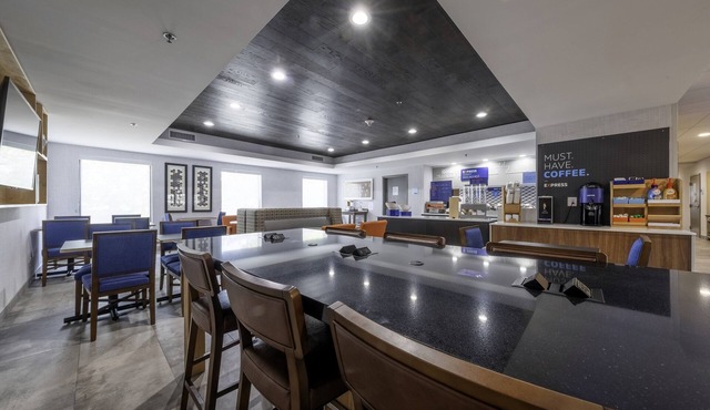 Holiday Inn Express Hotel & Suites Petersburg-Dinwiddie by IHG