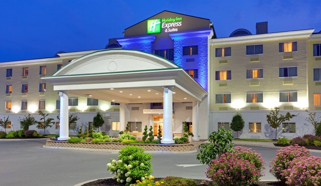 Holiday Inn Express Hotel & Suites Watertown-Thousand Island by IHG
