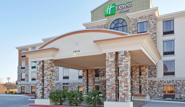 Holiday Inn Express Hotel & Suites Dallas South - Desoto by IHG