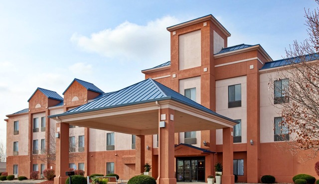 Holiday Inn Express Hotel & Suites Lansing-Leavenworth, an IHG Hotel