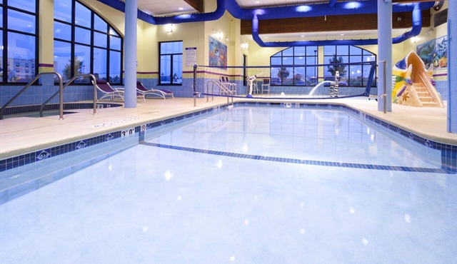 Holiday Inn Express Hotel & Suites Rogers by IHG