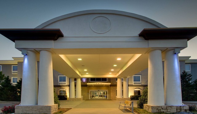 Holiday Inn Express Hotel & Suites Vernon College Area by IHG