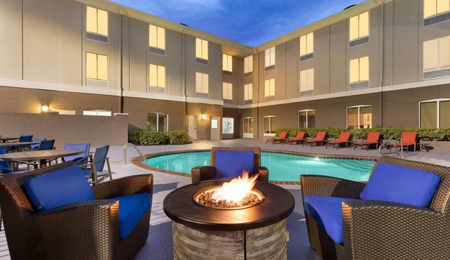 Holiday Inn Express Hotel & Suites Auburn - University Area by IHG