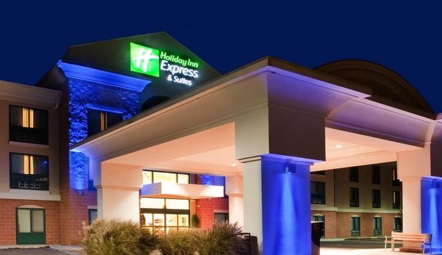 Holiday Inn Express Hotel & Suites Drums by IHG