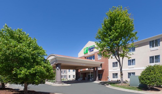 Holiday Inn Express Hotel & Suites Mebane by IHG