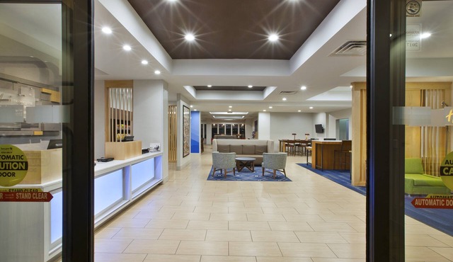 Holiday Inn Express Hotel & Suites Niles by IHG
