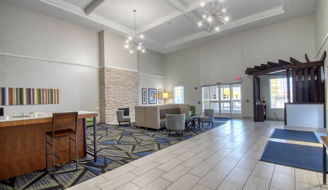 Holiday Inn Express Hotel & Suites Oshkosh by IHG