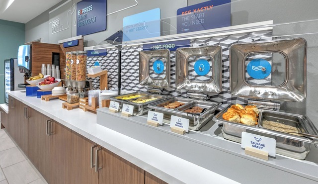 Holiday Inn Express Hotel & Suites Winnie by IHG