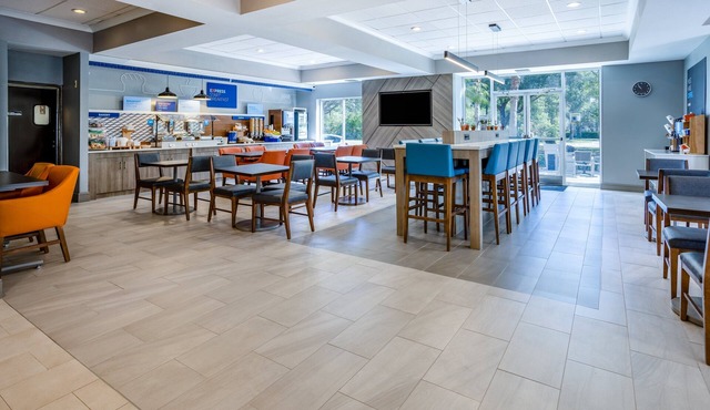 Holiday Inn Express Hotel & Suites New Tampa I-75 by IHG