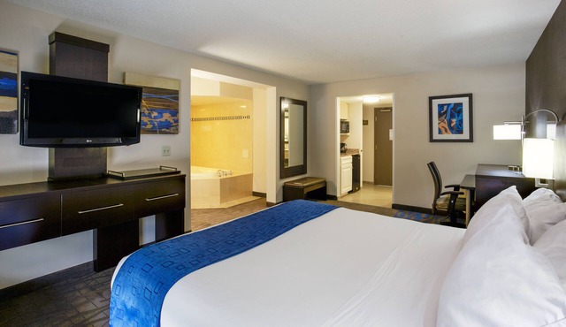 Holiday Inn Express Hotel & Suites Meadowlands Area by IHG