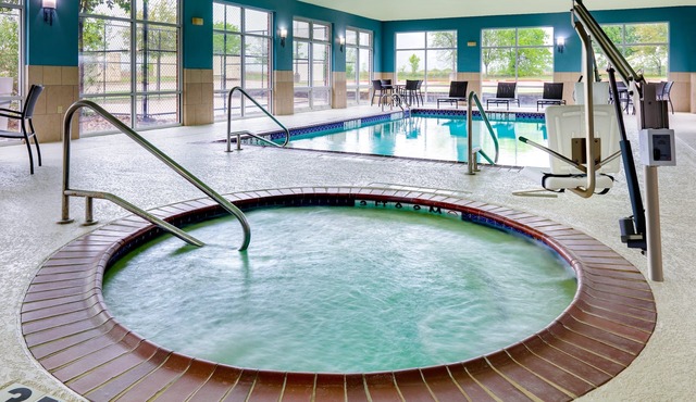 Holiday Inn Express Hotel & Suites Cleburne by IHG