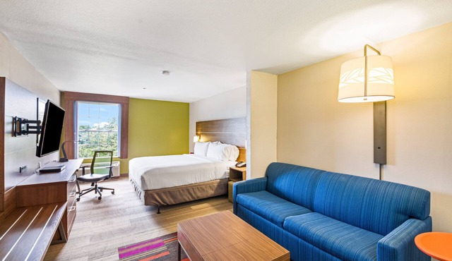 Holiday Inn Express Hotel & Suites Columbus by IHG