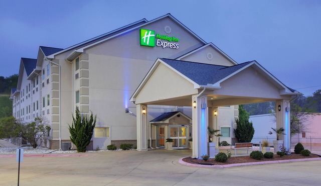 Holiday Inn Express Hotel & Suites by IHG