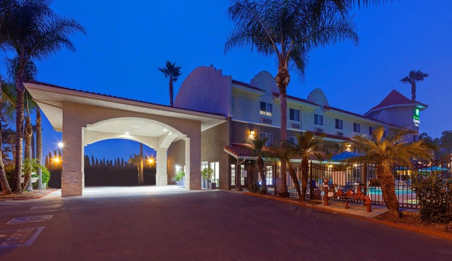 Holiday Inn Express Hotel & Suites San Diego-Escondido by IHG