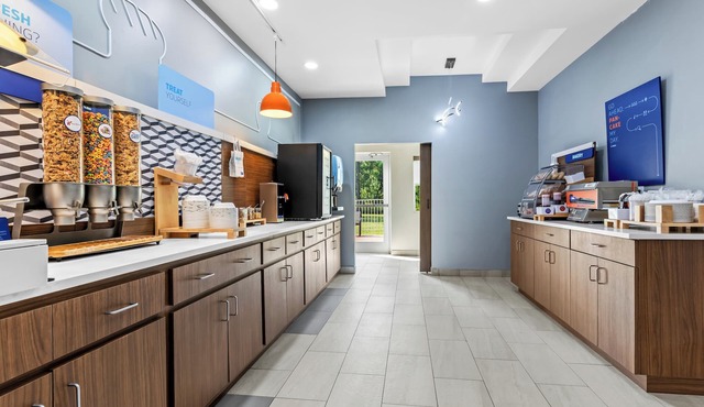 Holiday Inn Express Hotel & Suites FLORENCE NORTHEAST by IHG