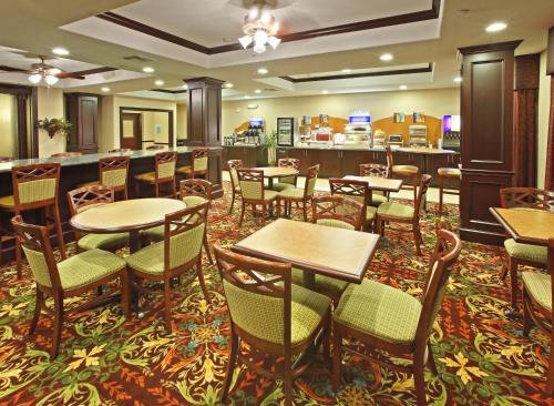 Holiday Inn Express Hotel & Suites Henderson - Traffic Star by IHG